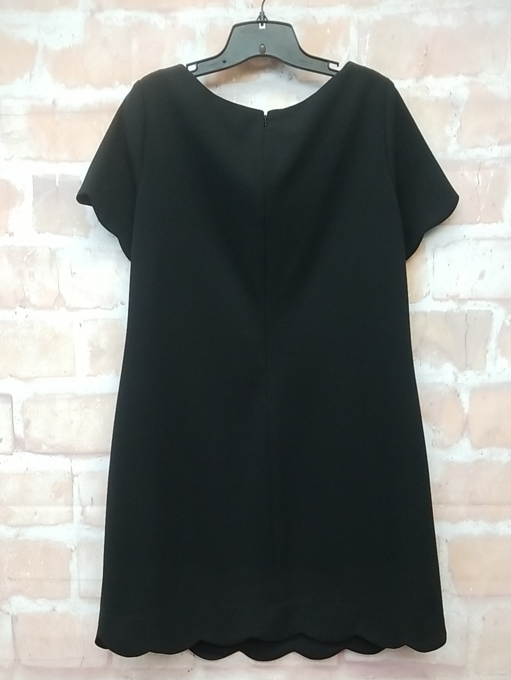 Kasper Black Dress. Scalloped Sleeves And Hem. Size 16P - Picture 4 of 8